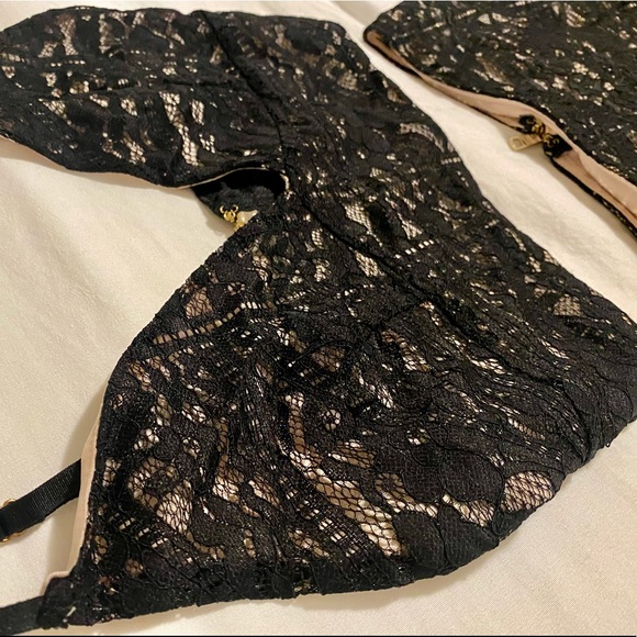 Woman's Lace Skirt Set - Picture 6 of 6